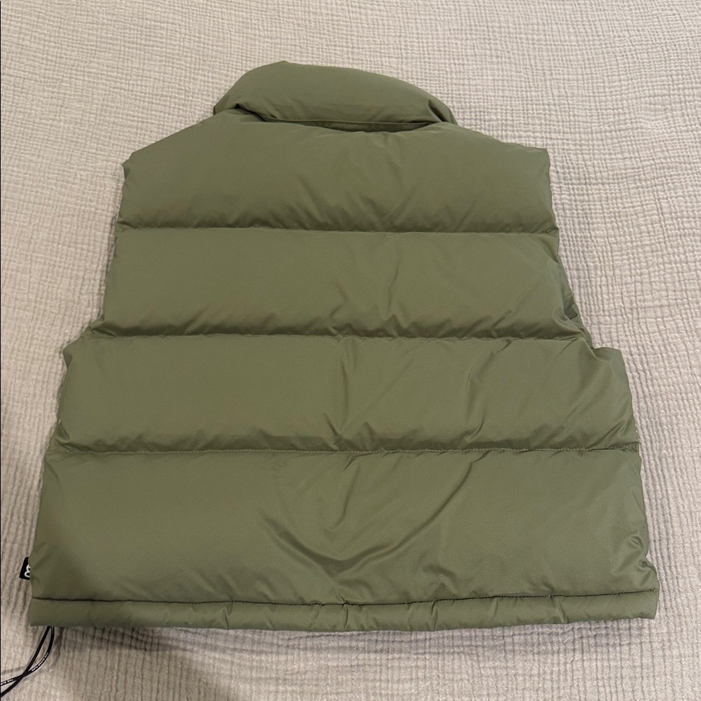 Aritzia The Super Puff Shorty Vest - Sage Green, size small - Picture 4 of 10